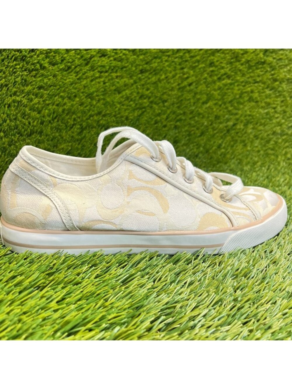 Coach Signature Dee Womens Size 7.5 Beige White Athletic Walking Shoes Sneakers